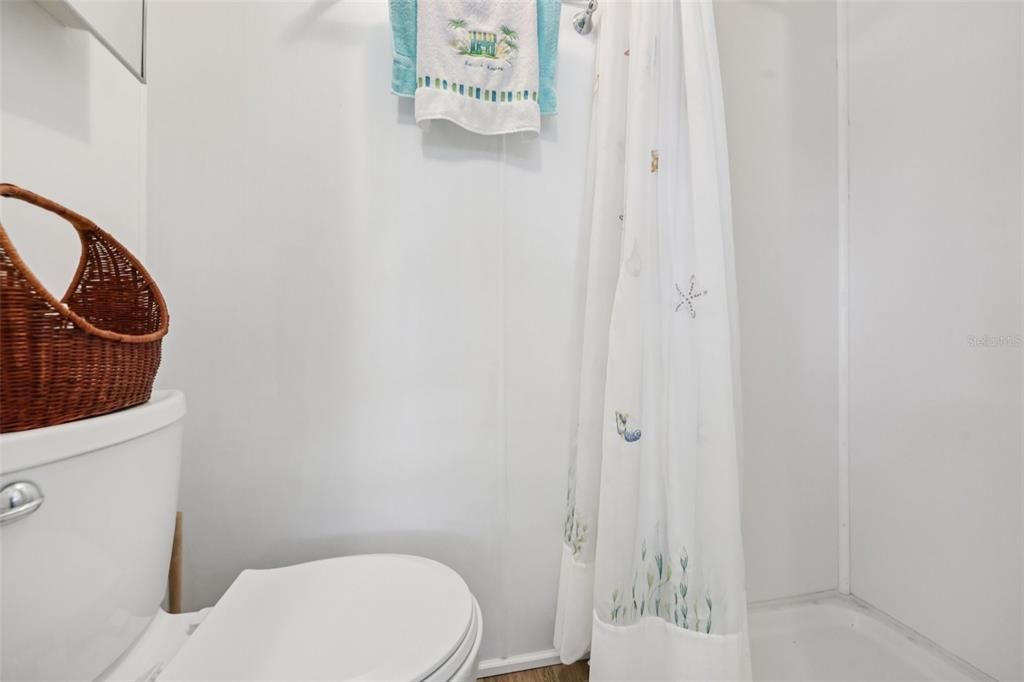 For Sale: $121,300 (2 beds, 2 baths, 862 Square Feet)