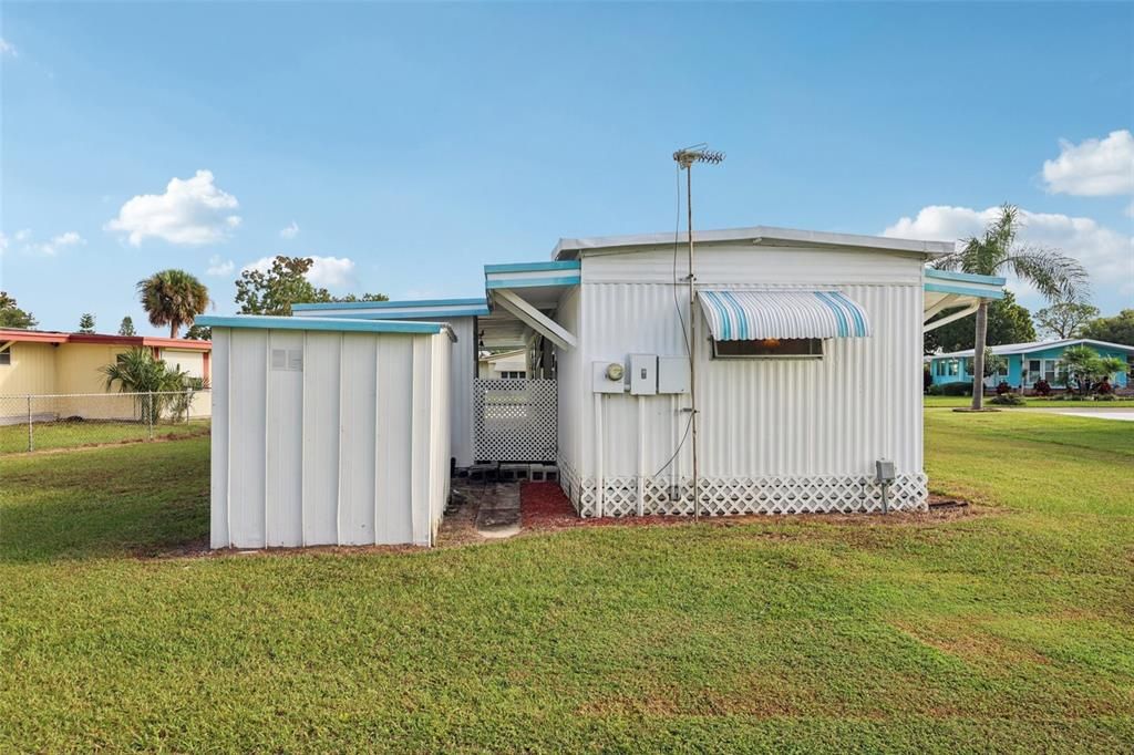 For Sale: $121,300 (2 beds, 2 baths, 862 Square Feet)