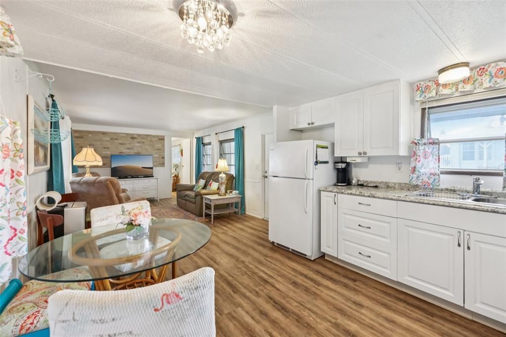 For Sale: $121,300 (2 beds, 2 baths, 862 Square Feet)