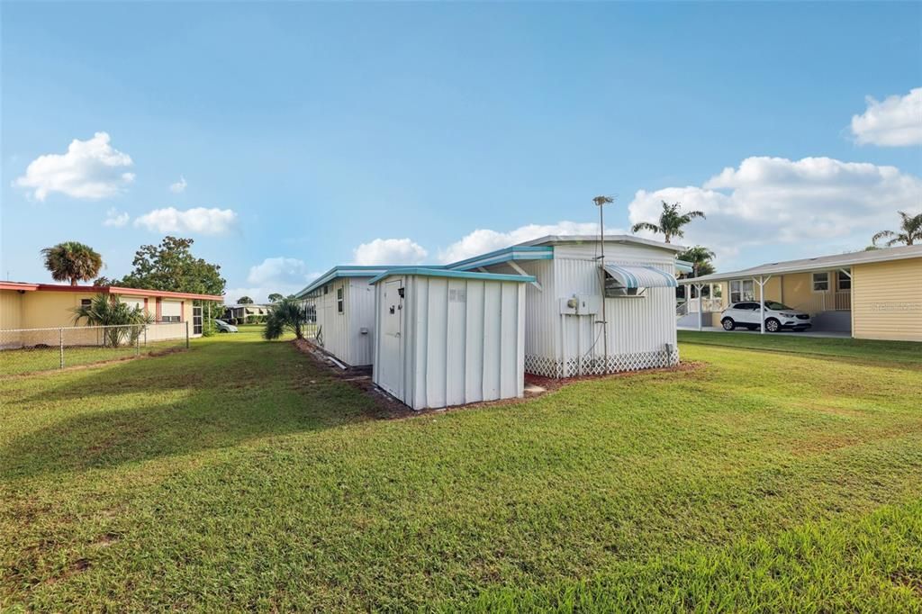 For Sale: $121,300 (2 beds, 2 baths, 862 Square Feet)