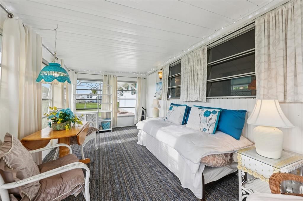 For Sale: $121,300 (2 beds, 2 baths, 862 Square Feet)