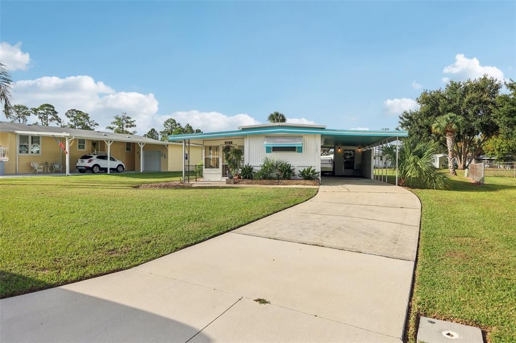 For Sale: $121,300 (2 beds, 2 baths, 862 Square Feet)