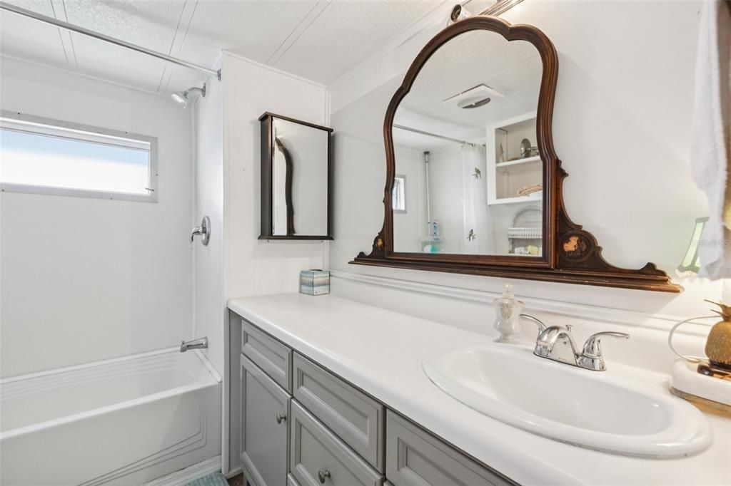 For Sale: $121,300 (2 beds, 2 baths, 862 Square Feet)