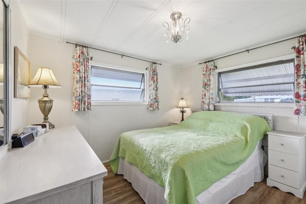 For Sale: $121,300 (2 beds, 2 baths, 862 Square Feet)