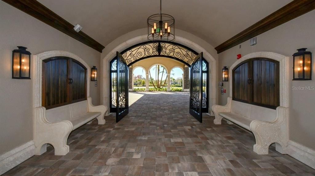 Под контрактом: $525,000 (3 спален, 2 ванн, 1786 Квадратных фут)