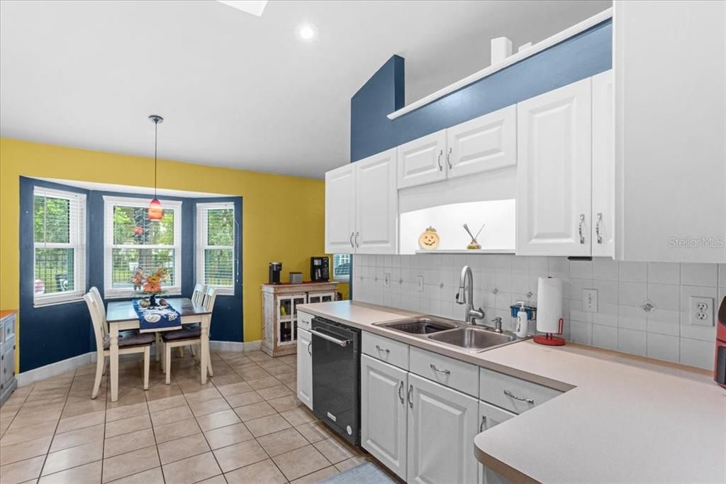 En Venta: $399,900 (4 camas, 2 baños, 1894 Pies cuadrados)