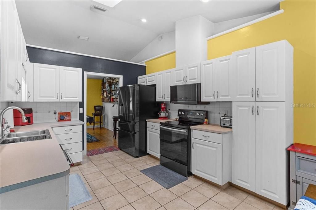 En Venta: $399,900 (4 camas, 2 baños, 1894 Pies cuadrados)