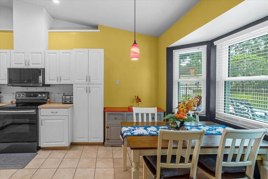 En Venta: $399,900 (4 camas, 2 baños, 1894 Pies cuadrados)