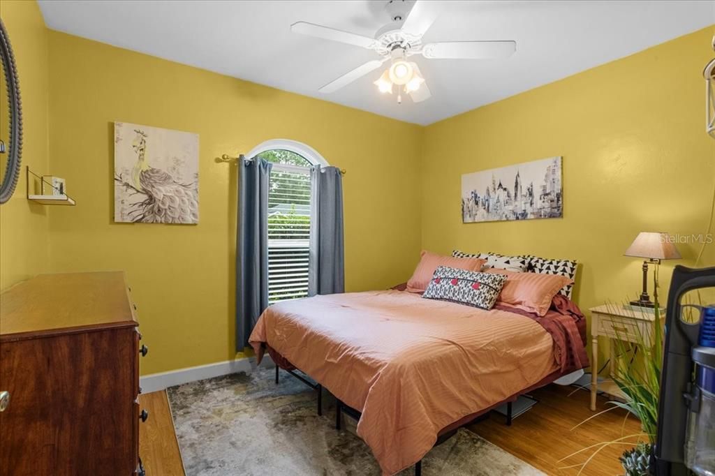 En Venta: $399,900 (4 camas, 2 baños, 1894 Pies cuadrados)