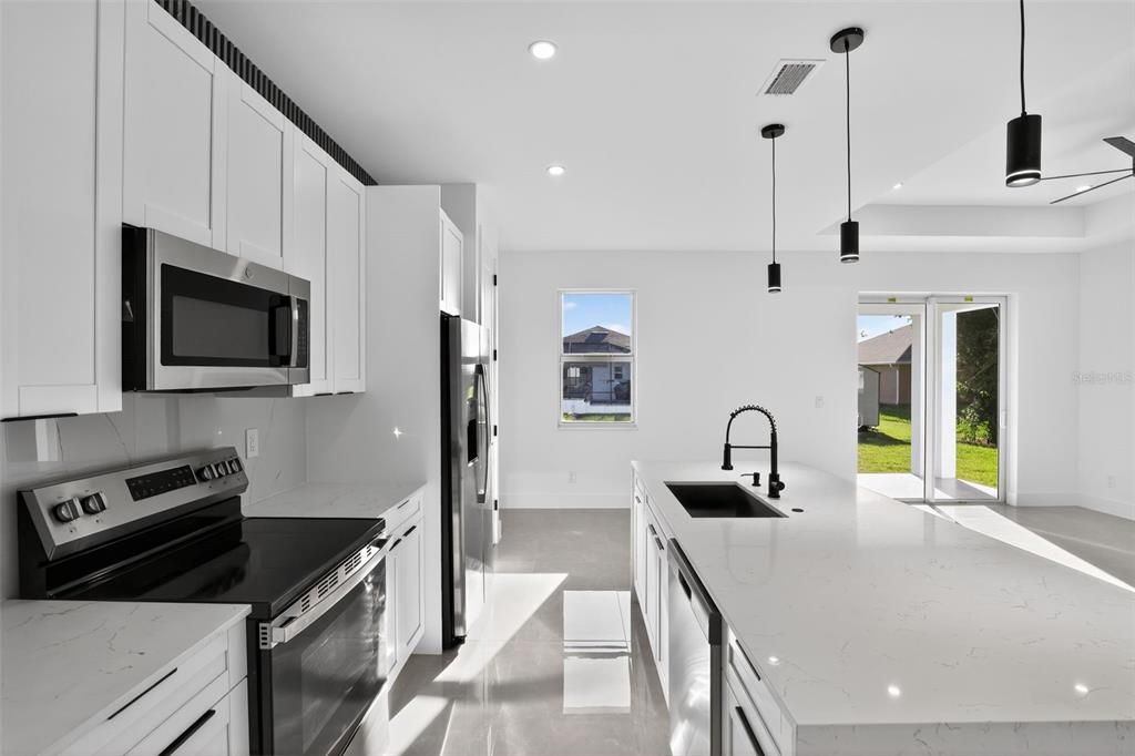 待售: $350,000 (3 贝兹, 3 浴室, 1357 平方英尺)