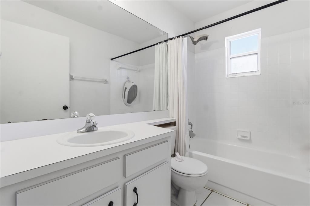 For Sale: $275,000 (3 beds, 2 baths, 1290 Square Feet)