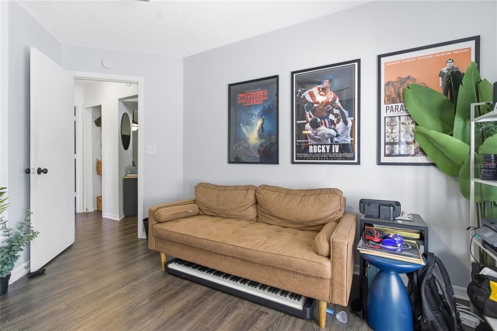 For Sale: $275,000 (3 beds, 2 baths, 1290 Square Feet)