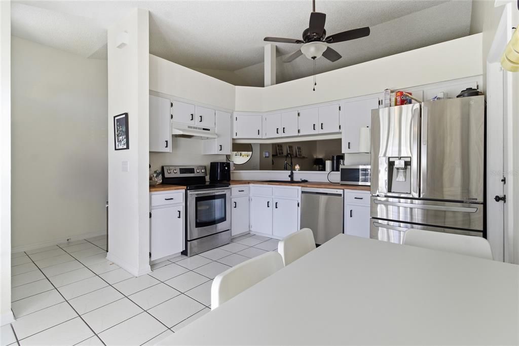 For Sale: $275,000 (3 beds, 2 baths, 1290 Square Feet)