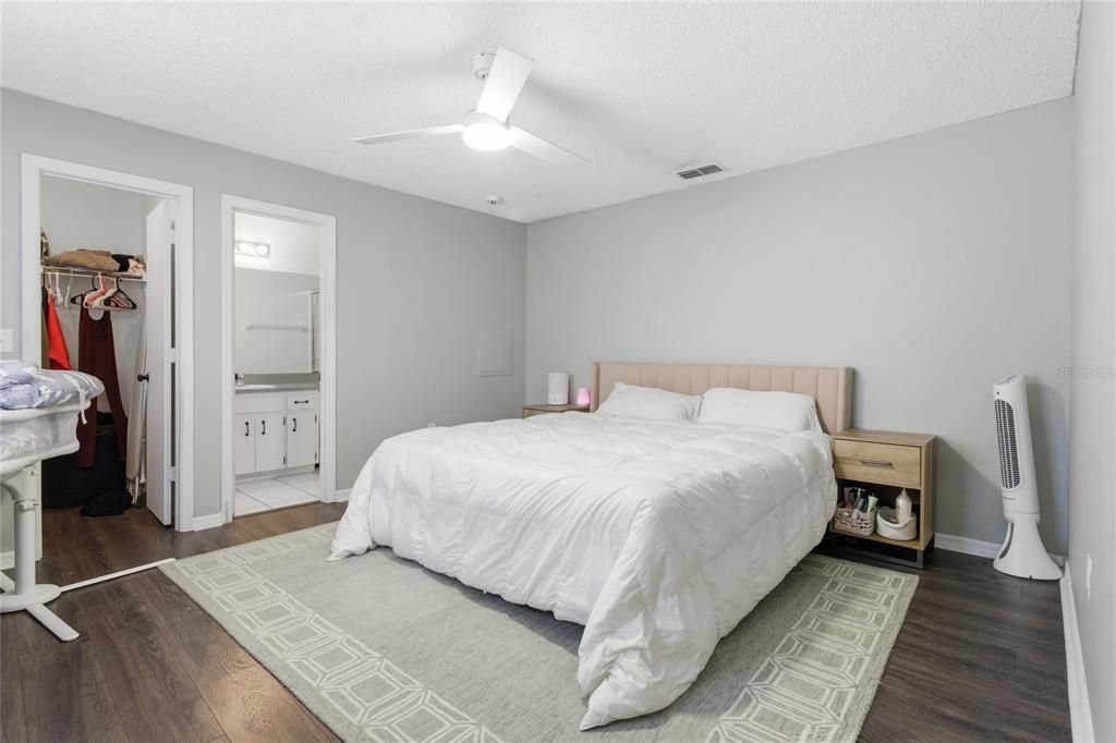 For Sale: $275,000 (3 beds, 2 baths, 1290 Square Feet)