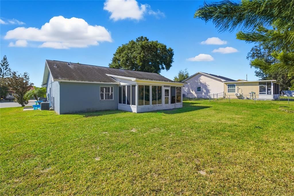 For Sale: $275,000 (3 beds, 2 baths, 1290 Square Feet)