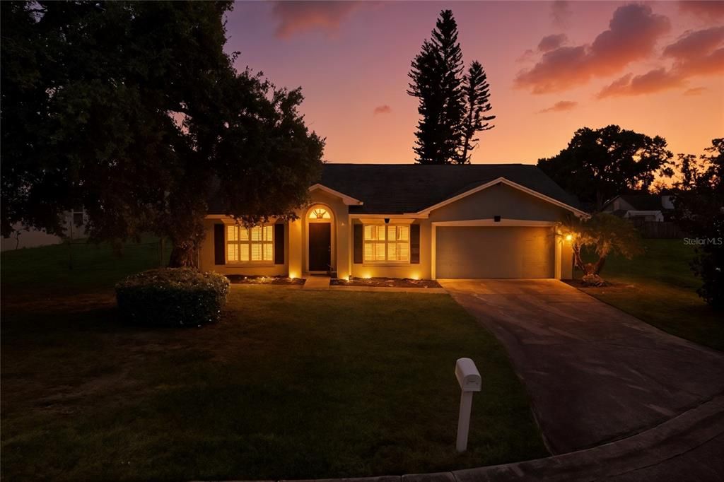 For Sale: $275,000 (3 beds, 2 baths, 1290 Square Feet)