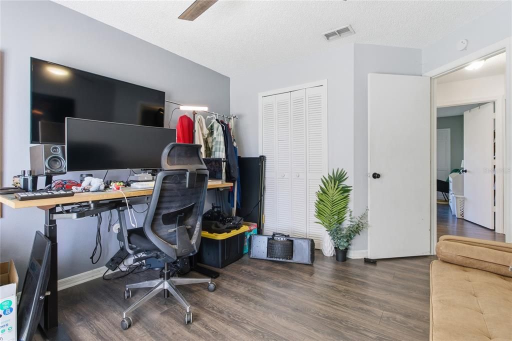 For Sale: $275,000 (3 beds, 2 baths, 1290 Square Feet)