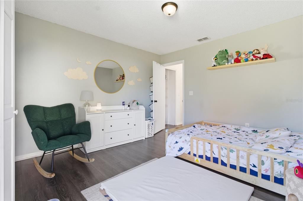 For Sale: $275,000 (3 beds, 2 baths, 1290 Square Feet)