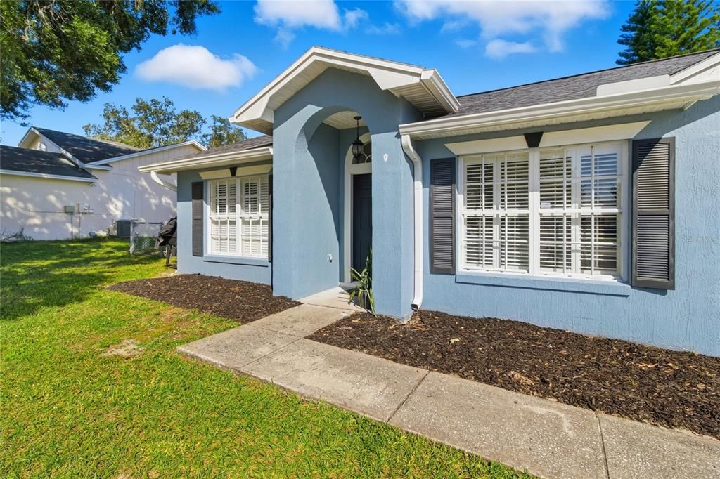 For Sale: $275,000 (3 beds, 2 baths, 1290 Square Feet)