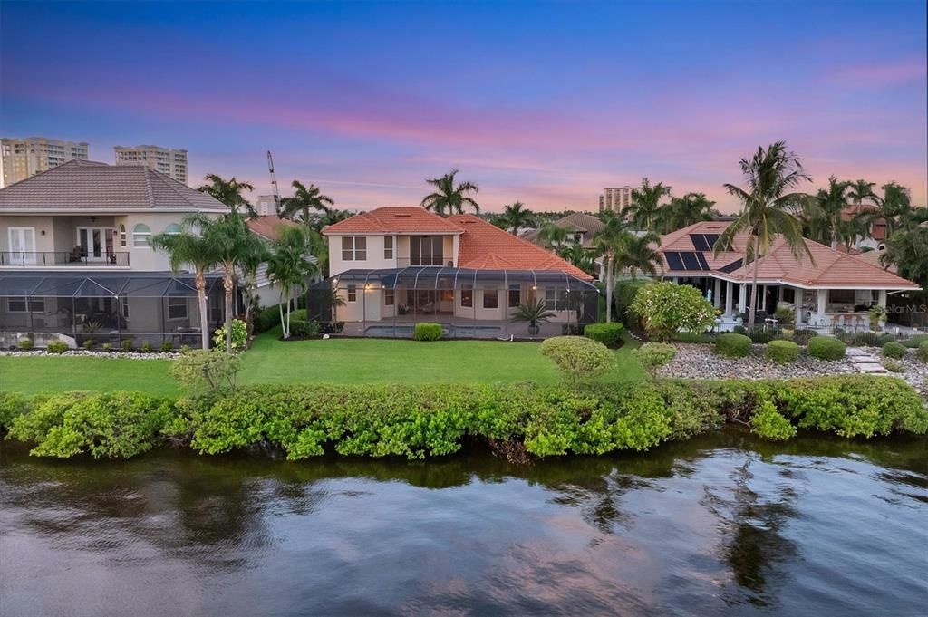 En Venta: $1,849,500 (5 camas, 4 baños, 4074 Pies cuadrados)