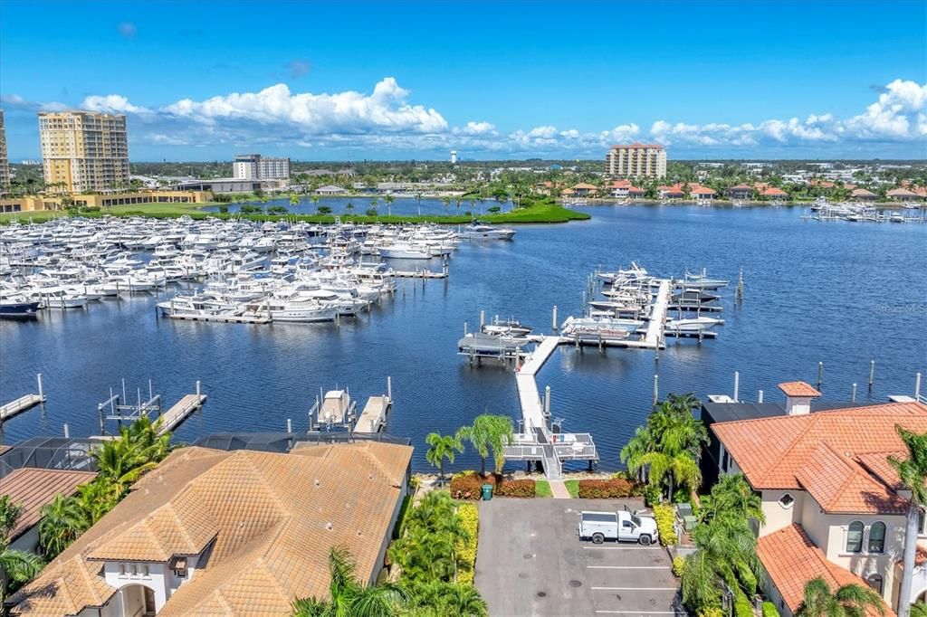 En Venta: $1,849,500 (5 camas, 4 baños, 4074 Pies cuadrados)