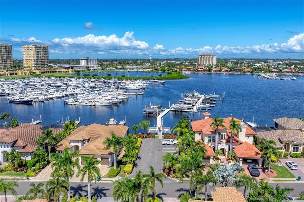 En Venta: $1,849,500 (5 camas, 4 baños, 4074 Pies cuadrados)