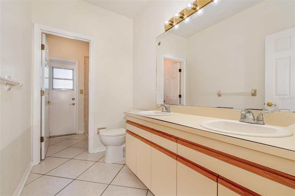 For Sale: $539,900 (3 beds, 2 baths, 2281 Square Feet)