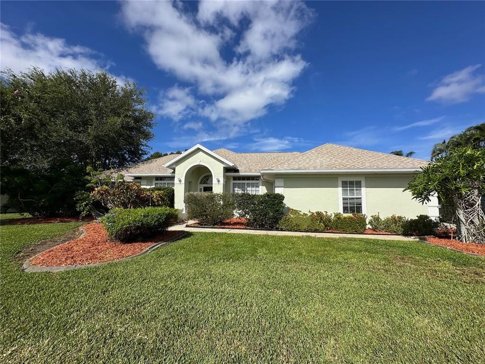 For Sale: $539,900 (3 beds, 2 baths, 2281 Square Feet)