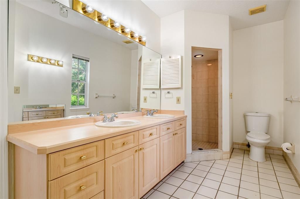 For Sale: $539,900 (3 beds, 2 baths, 2281 Square Feet)