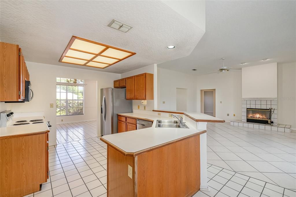 For Sale: $539,900 (3 beds, 2 baths, 2281 Square Feet)