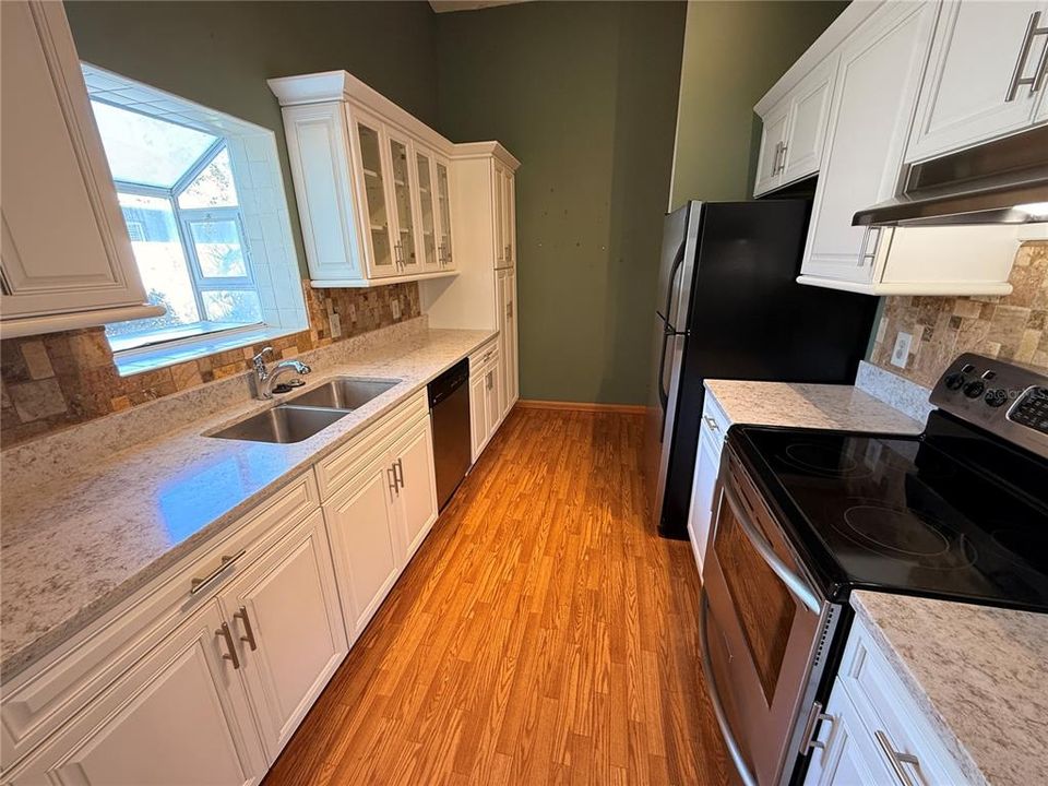 For Sale: $315,000 (3 beds, 2 baths, 2138 Square Feet)