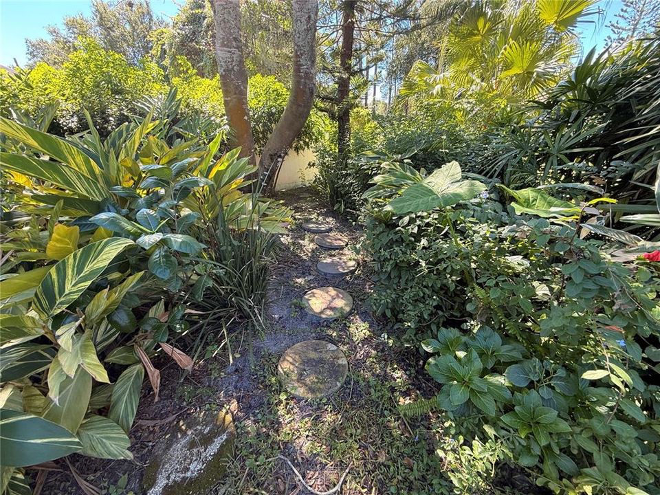 For Sale: $315,000 (3 beds, 2 baths, 2138 Square Feet)