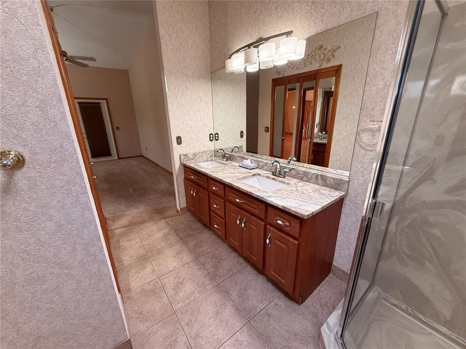 For Sale: $315,000 (3 beds, 2 baths, 2138 Square Feet)