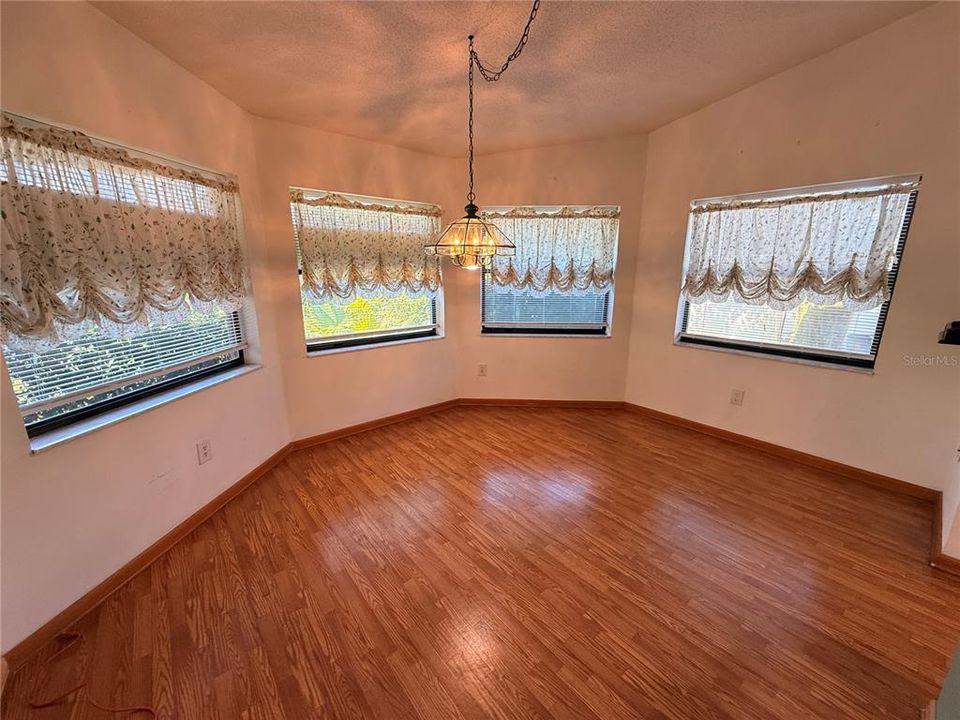 For Sale: $315,000 (3 beds, 2 baths, 2138 Square Feet)