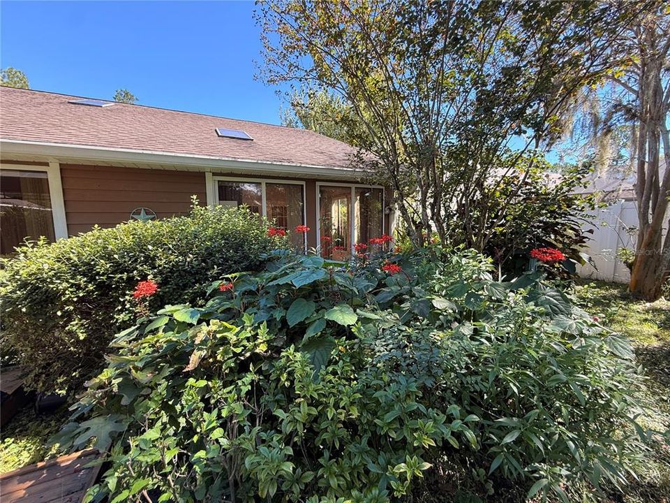 For Sale: $315,000 (3 beds, 2 baths, 2138 Square Feet)