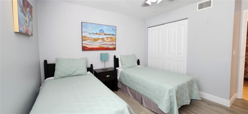 待售: $209,900 (2 贝兹, 2 浴室, 878 平方英尺)