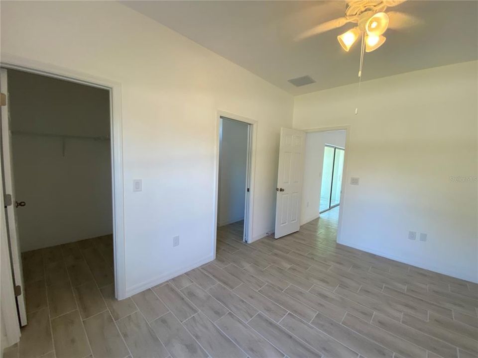 For Rent: $1,500 (3 beds, 2 baths, 1244 Square Feet)