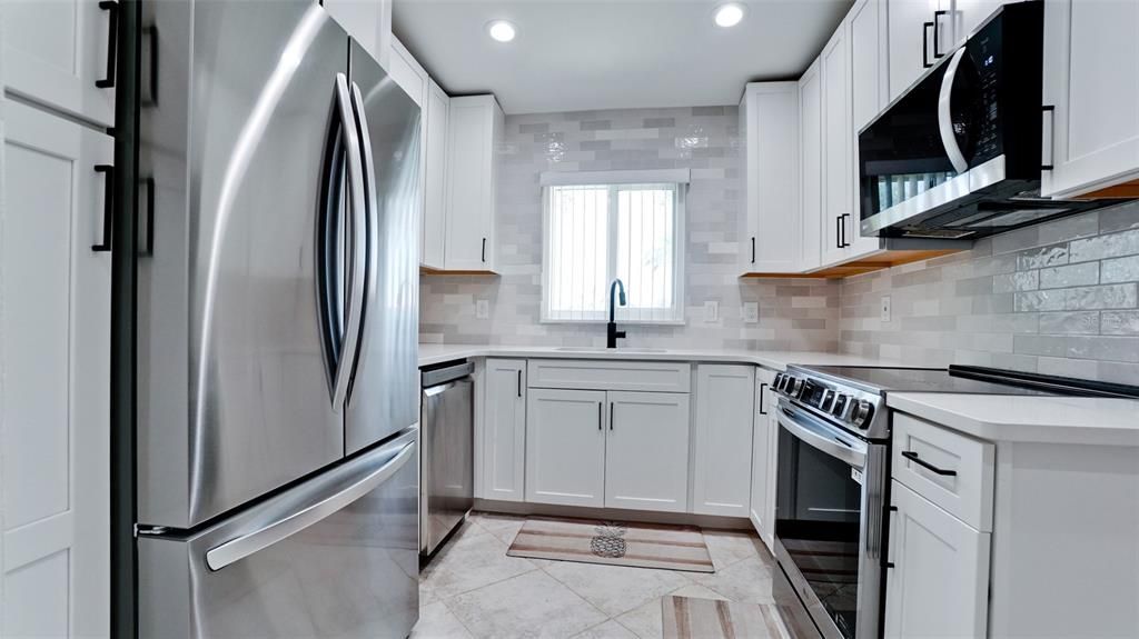 Active With Contract: $268,750 (2 beds, 2 baths, 1002 Square Feet)