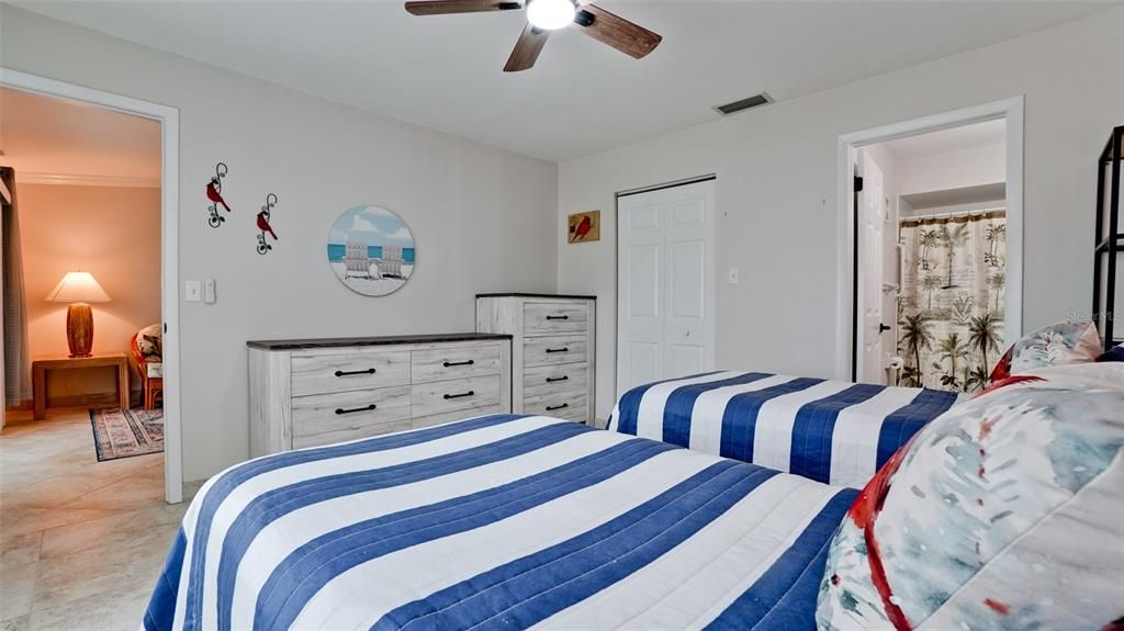 Active With Contract: $268,750 (2 beds, 2 baths, 1002 Square Feet)