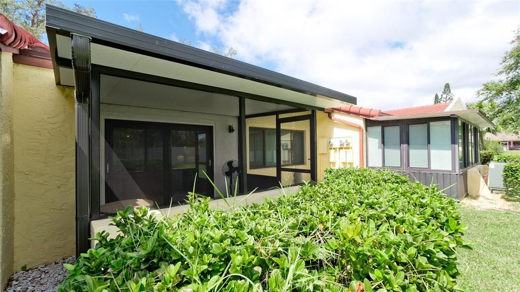 Active With Contract: $268,750 (2 beds, 2 baths, 1002 Square Feet)