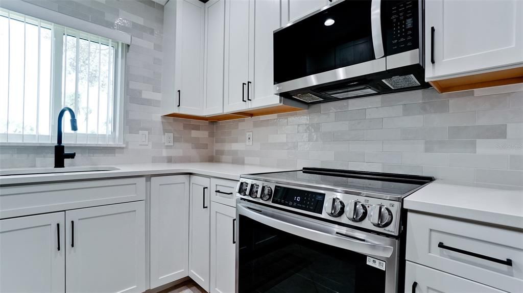 Active With Contract: $268,750 (2 beds, 2 baths, 1002 Square Feet)