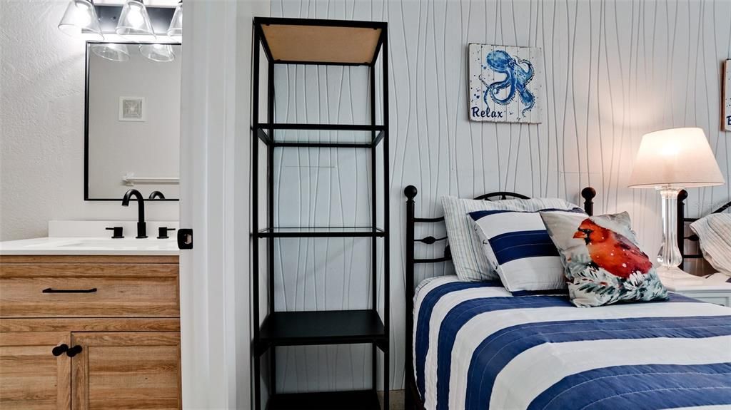 Active With Contract: $268,750 (2 beds, 2 baths, 1002 Square Feet)