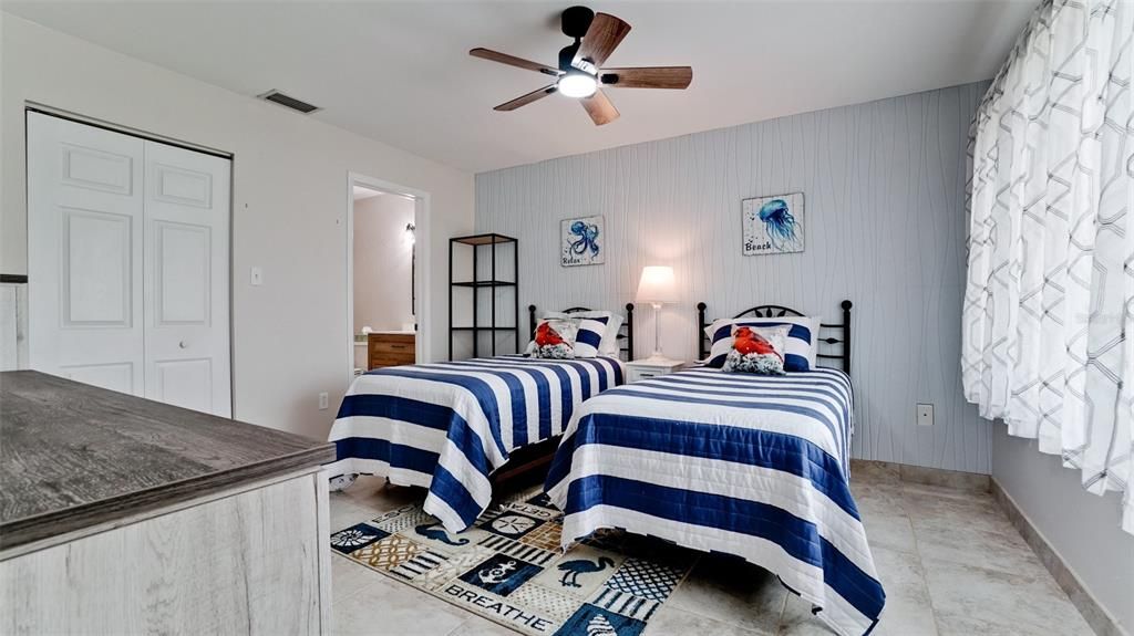 Active With Contract: $268,750 (2 beds, 2 baths, 1002 Square Feet)