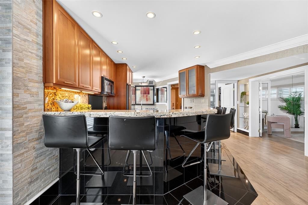 待售: $1,250,000 (3 贝兹, 2 浴室, 1323 平方英尺)