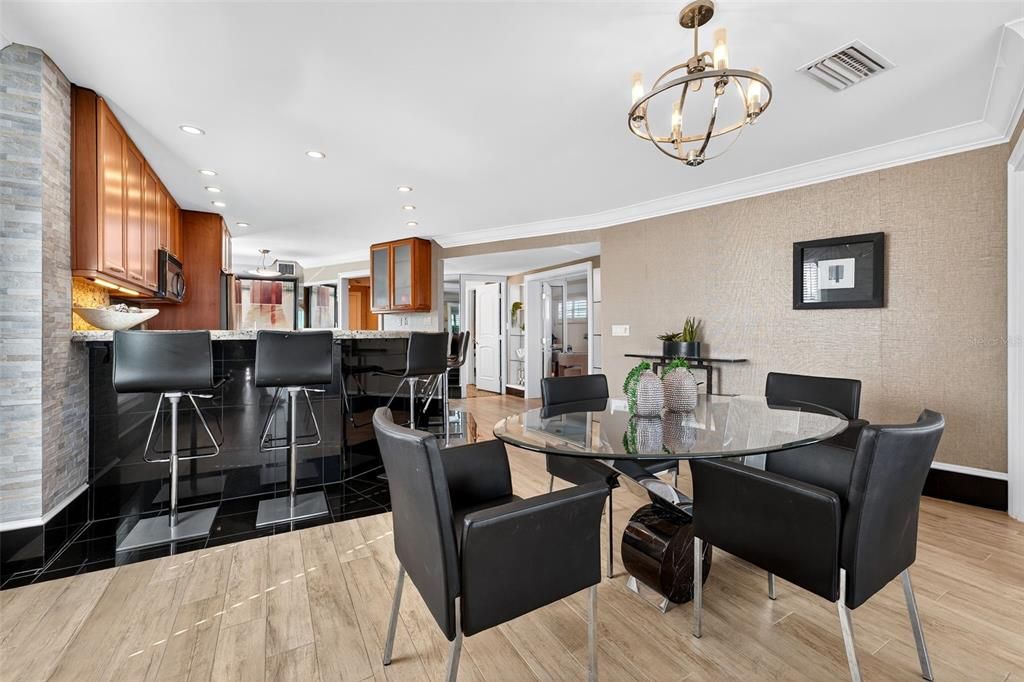 待售: $1,250,000 (3 贝兹, 2 浴室, 1323 平方英尺)