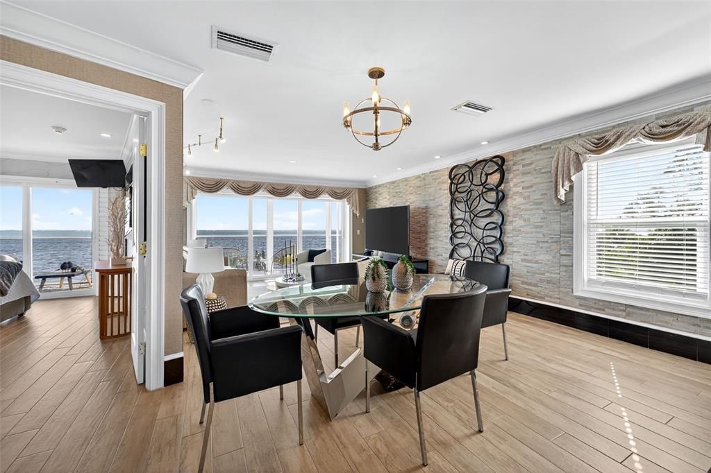 待售: $1,250,000 (3 贝兹, 2 浴室, 1323 平方英尺)