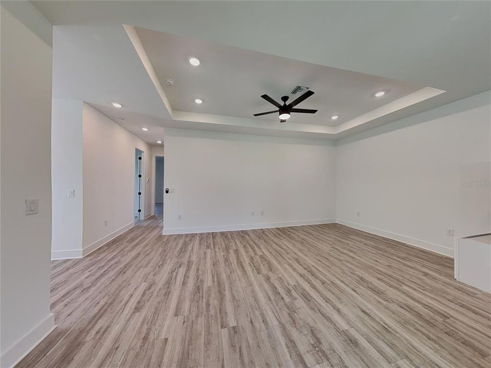 Active With Contract: $650,000 (6 beds, 0 baths, 3032 Square Feet)