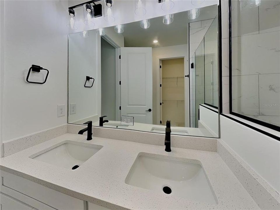 Active With Contract: $650,000 (6 beds, 0 baths, 3032 Square Feet)