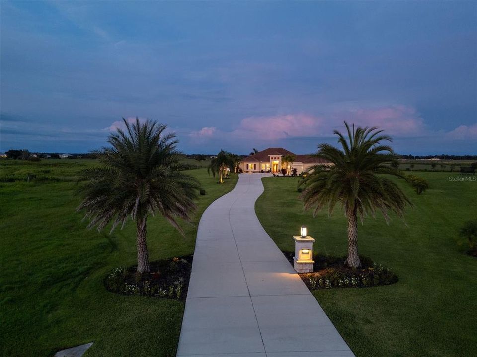 For Sale: $1,399,000 (3 beds, 3 baths, 2627 Square Feet)