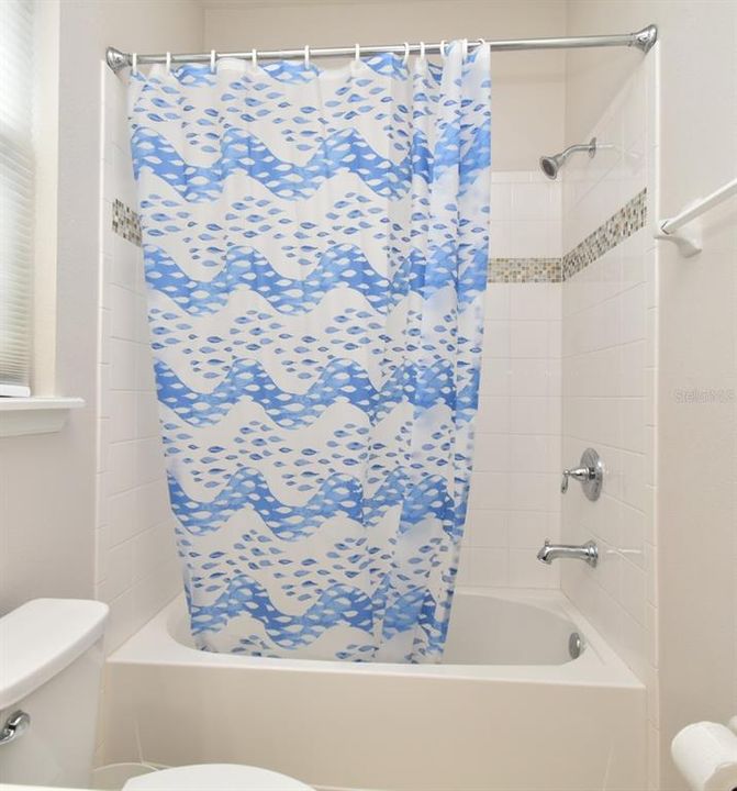 Activo con contrato: $2,800 (4 camas, 3 baños, 2231 Pies cuadrados)